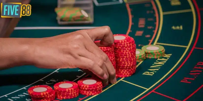 Luật chơi cơ bản của tựa game hấp dẫn baccarat FIVE88